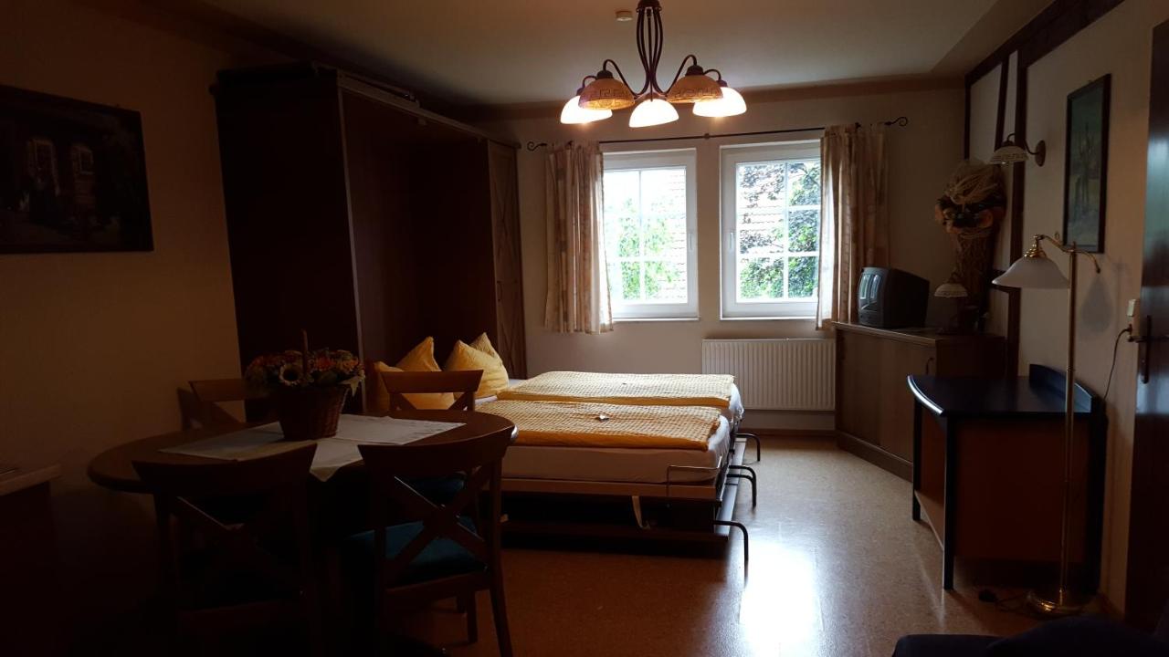 Dreibettzimmer mit eigenem externen Bad