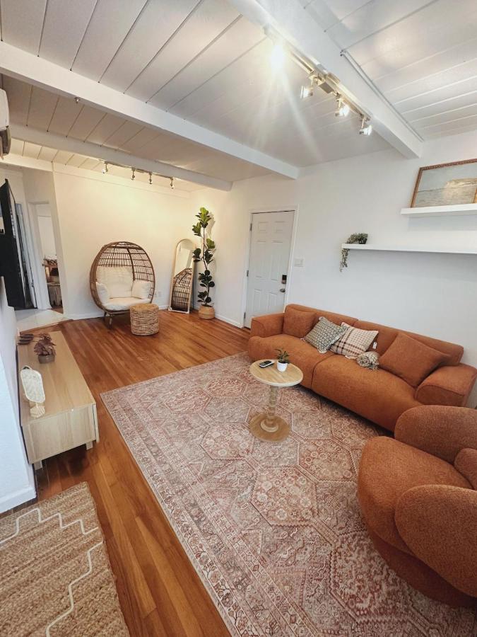 Modern Eclectic 2BR Near Petco, Balboa Park & Zoo - B&B San Diego