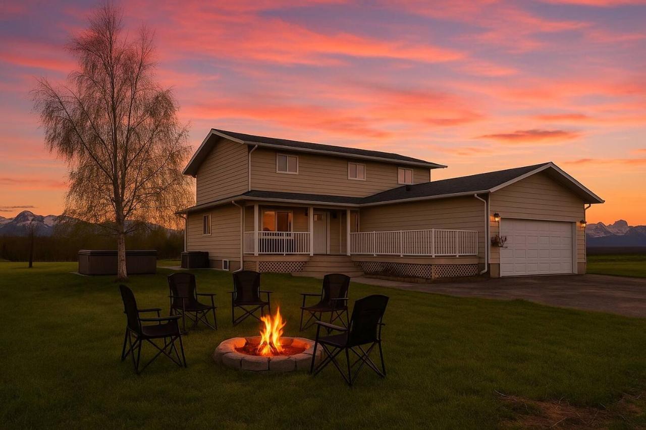 Hot-tub, Games Room, Walk-in Sauna, 7 BM, 15 mins to Waterton - Ferienwohnung Mountain View