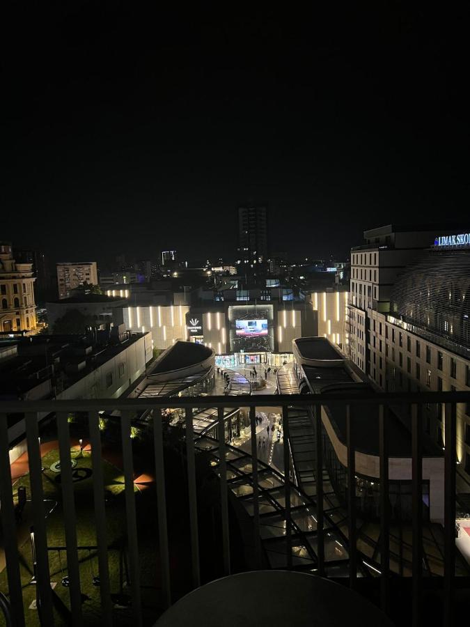 Nightlight Views - 1BR and 2 Balconies with Free Parking - Bed and Breakfast Skopje