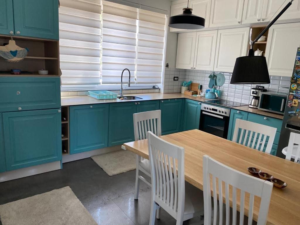 New Trendiest Location, Central & Modern apartment - Bed and Breakfast Pristina