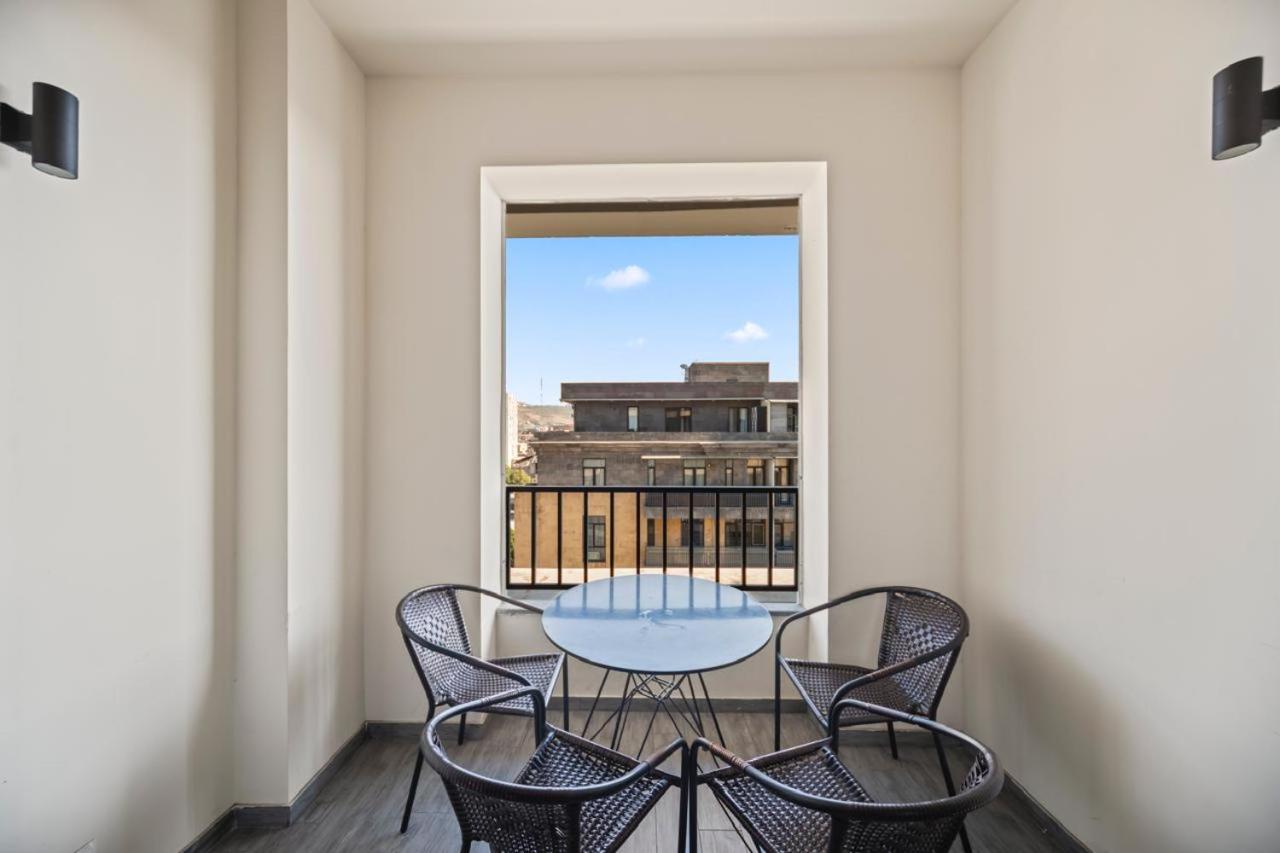 Apartment mit 3 Schlafzimmern und Balkon