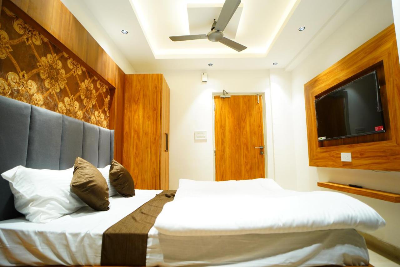 Deluxe Double Room (1 adult + 2 children)