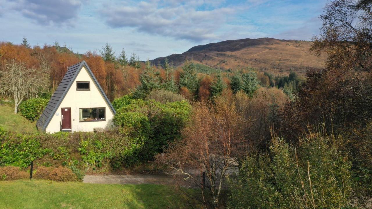 1 Bedroom Cabin with Mountain & Loch Views - Quiet Location between Glencoe & Ben Nevis - B&B Corran