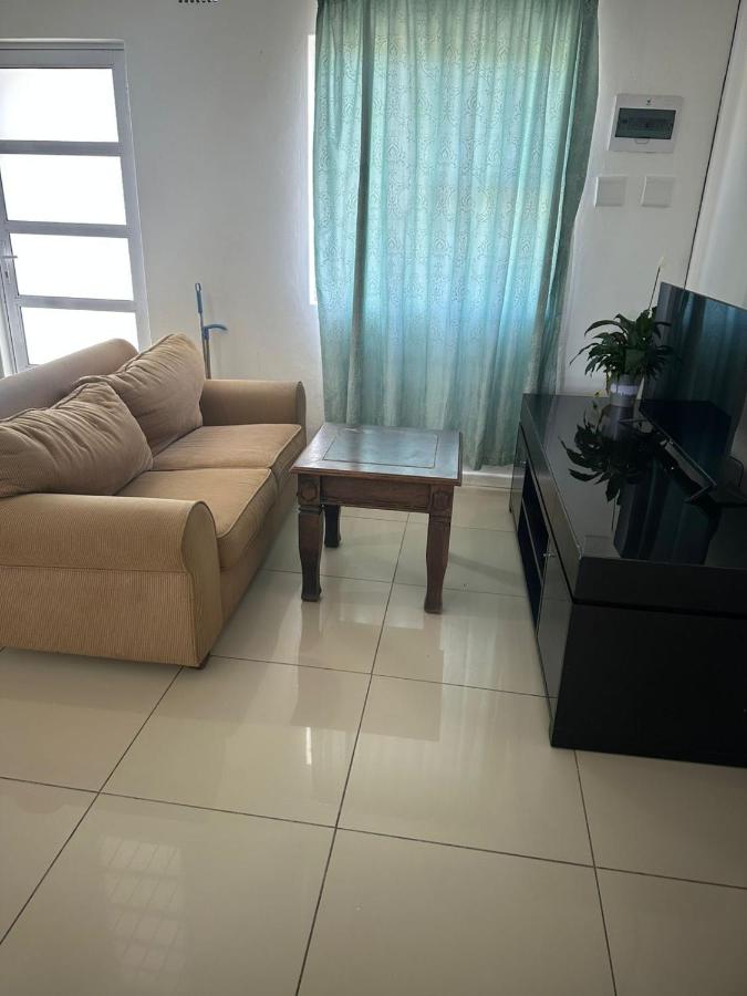 Dwellers Double - B&B Grassy Park