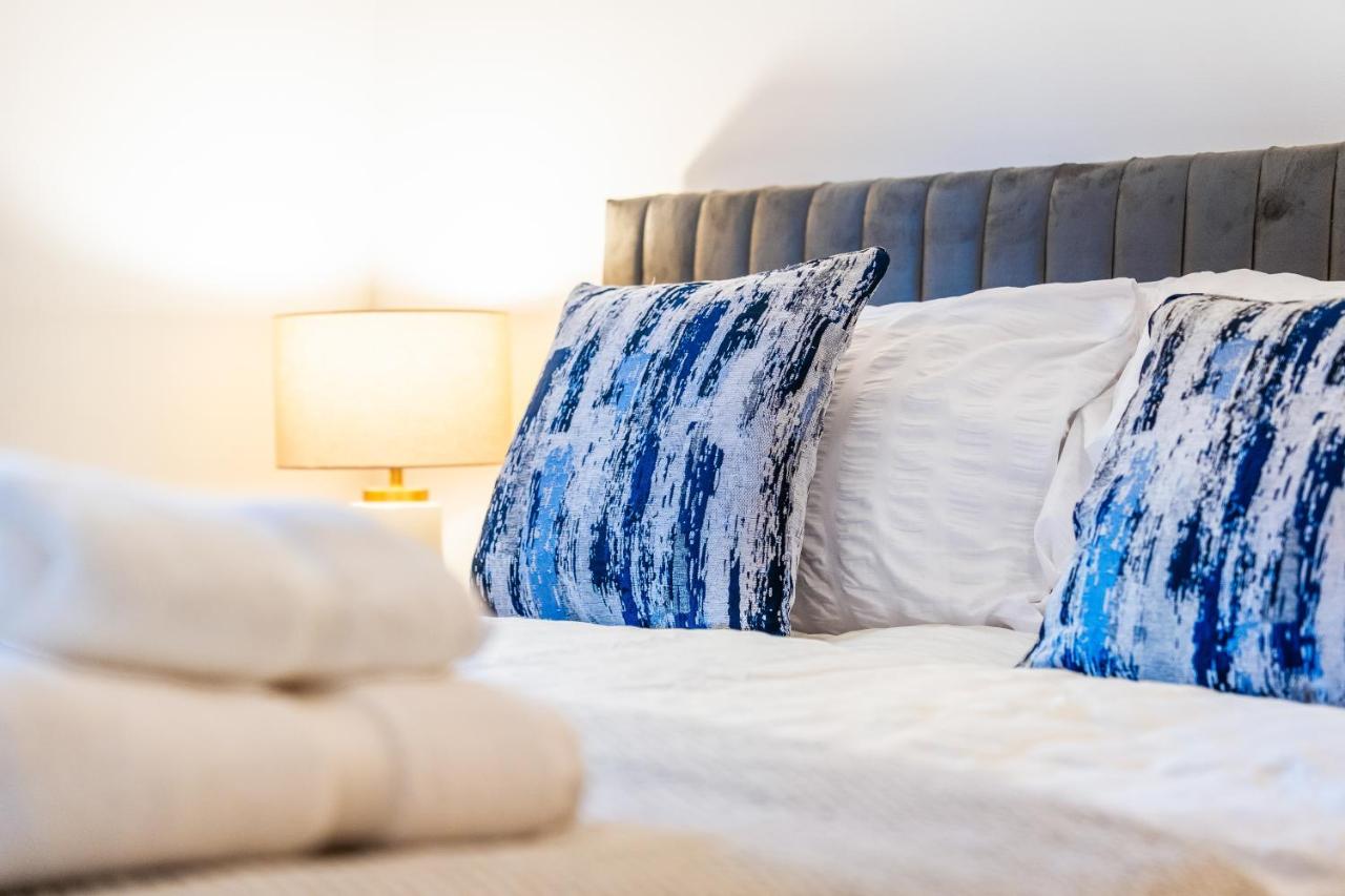 2BR City Centre Flat - Juliette Balcony - Sleeps 6 - Chambres d'hôtes Leeds