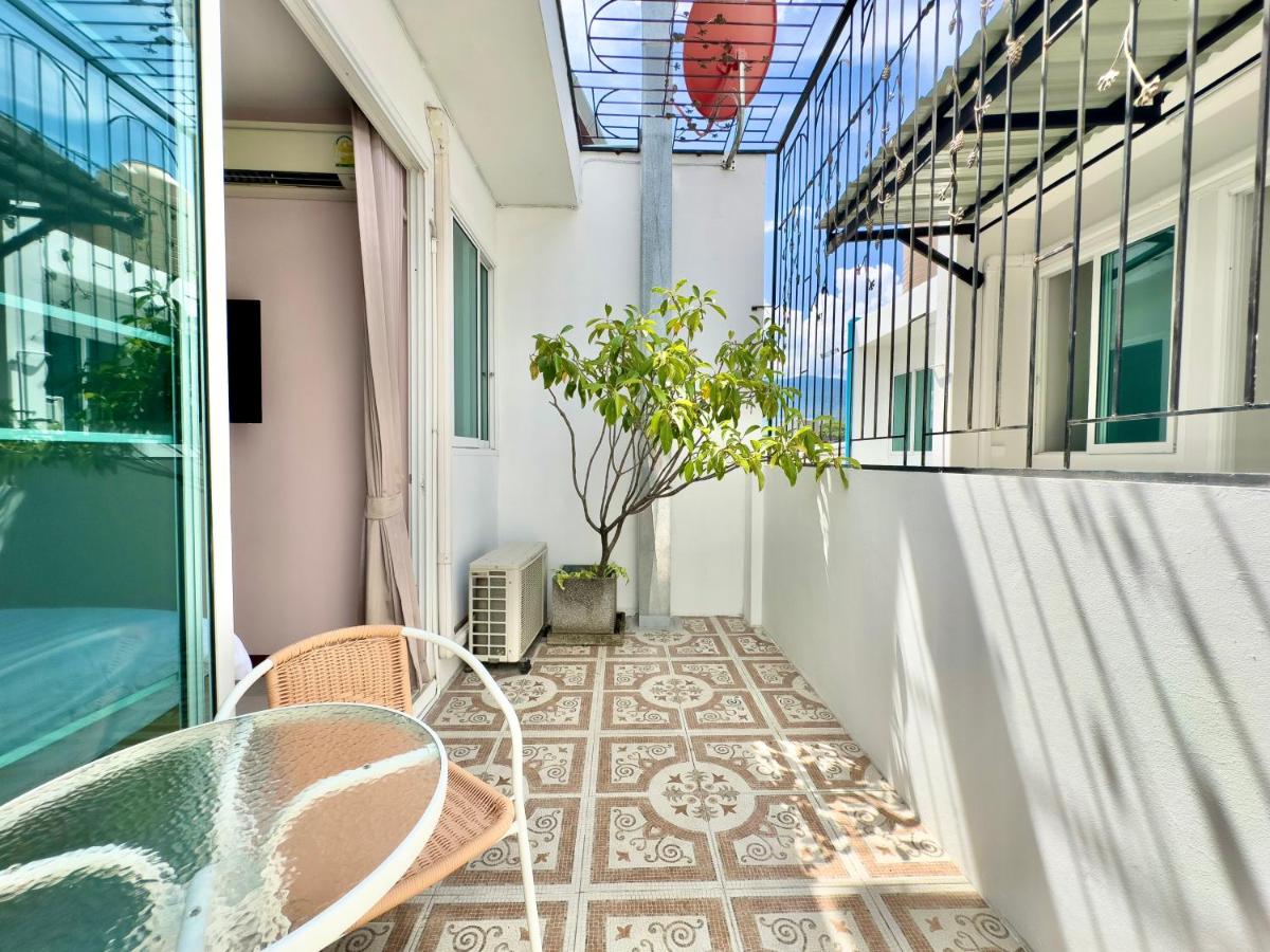 Nookhouse Cafe & Guesthouse - B&B Chiang Mai