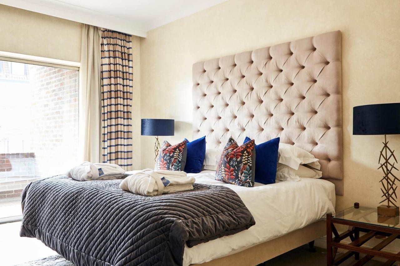 Club One-Bedroom Apartment