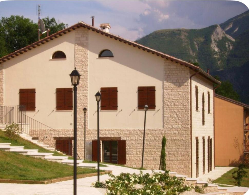 Oasi di Piobbico Piscina con Vista sul Monte Nerone - Ferienwohnung Piobbico