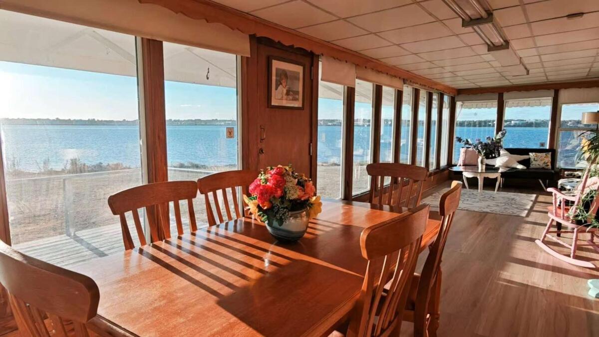 Kellys Point Bayfront Cozy Haven - Chambres d’hôtes Stratford