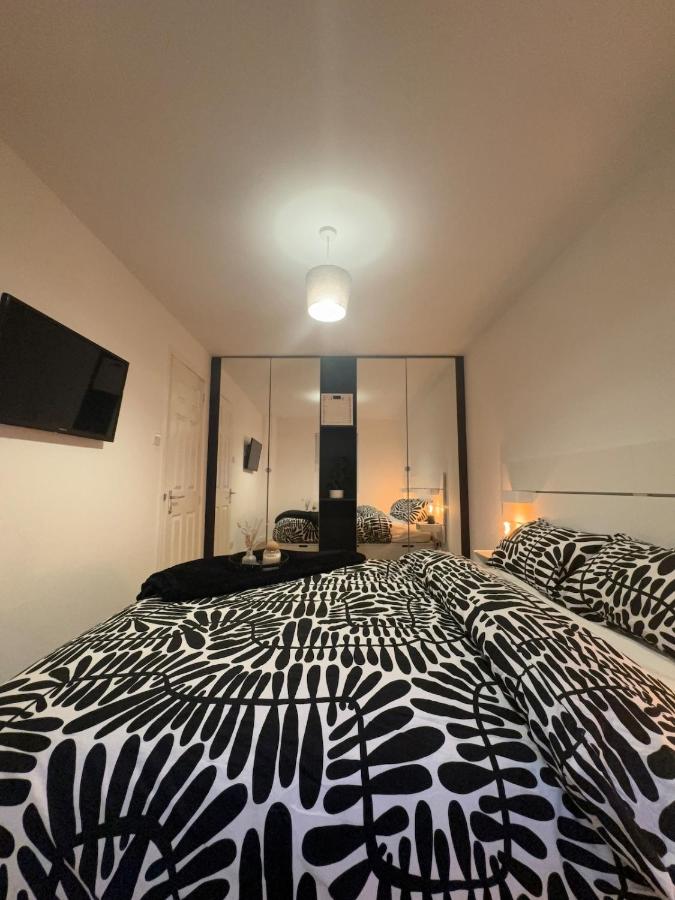 Premium Village Stay near Train & Loch - Bed and Breakfast Lochwinnoch