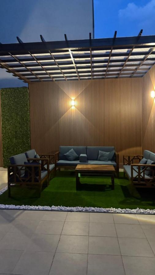 Luxury apartment with outdoor seating, separate entrance and self check-in شقة فاخرة مع جلسة خارجية ومدخل مستقل وتسجيل وصول ذاتي ومدخل سيارة خاص - B&B Khamis Mushait