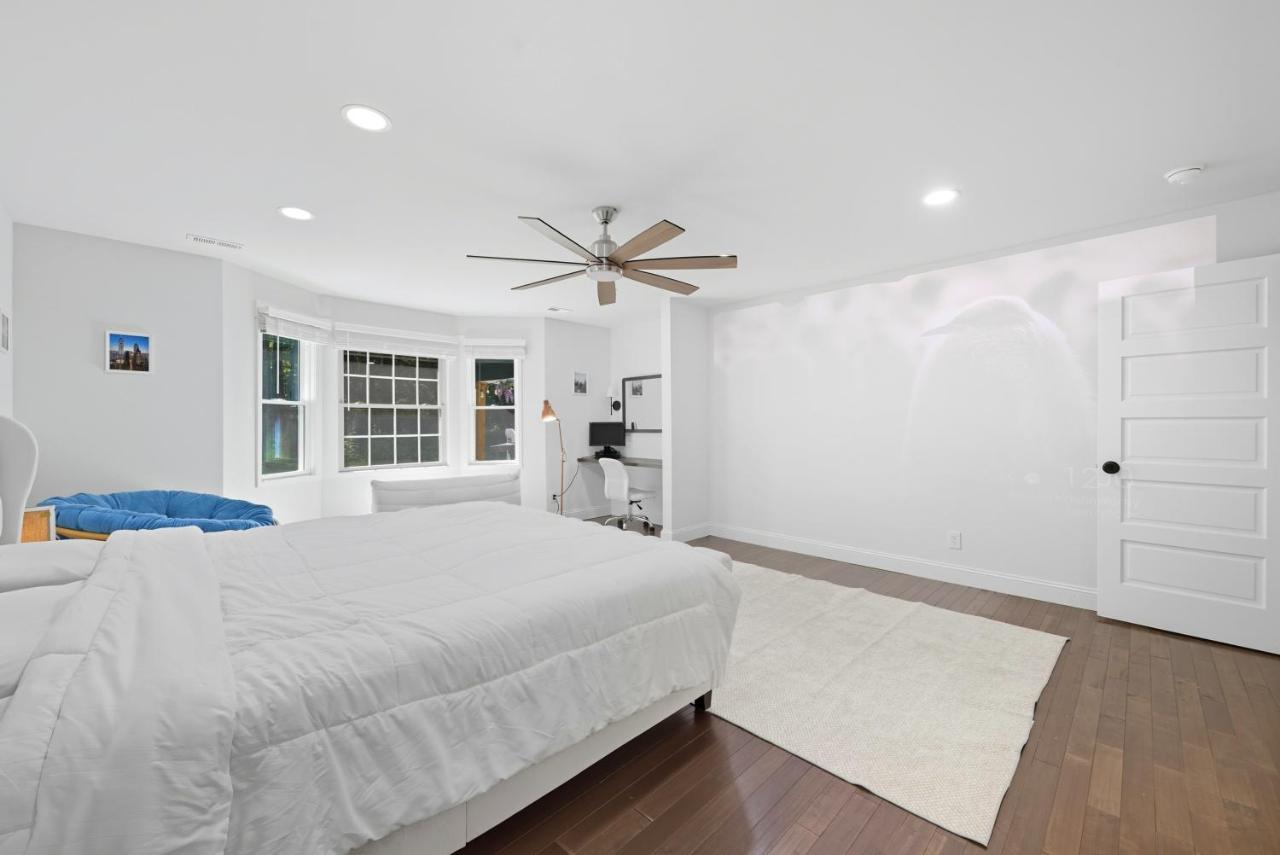 Bedrooms with Private Bath - 12min from Uptown - B&B Charlotte