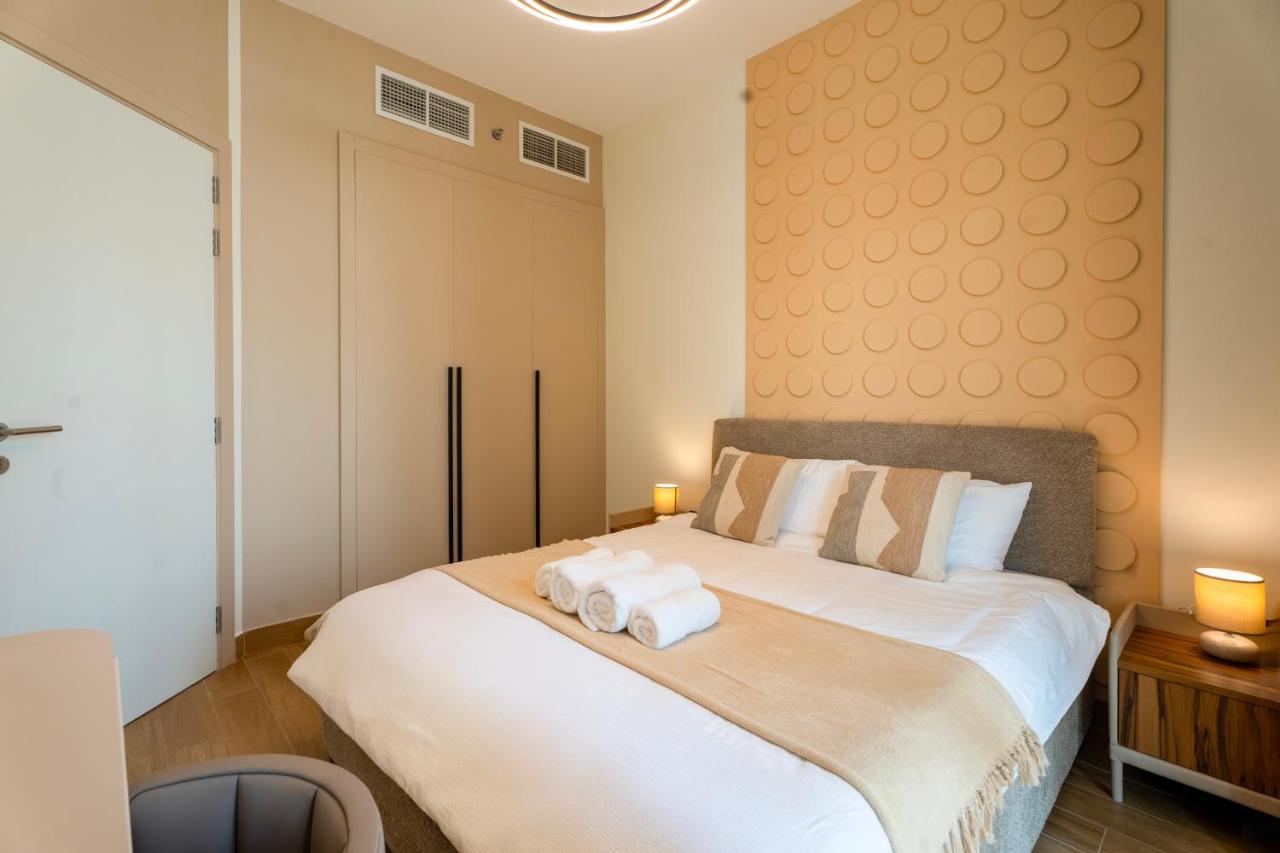 Comfortable 1 Bedroom with Balcony Vista 1 - B&B Abu Dhabi