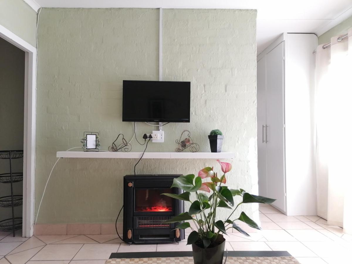 Falcon Nest Ekupumleni - Bed and Breakfast Kenton on Sea