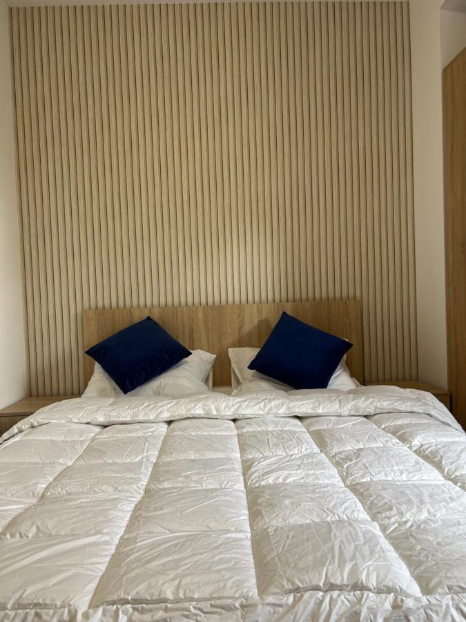 D&D Daimond - B&B Bucarest