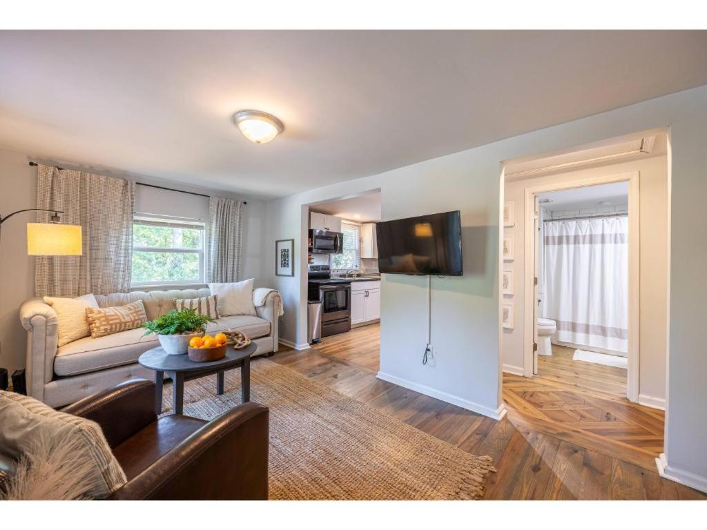 Downtown Bungalow Less than 1.5 Miles to UGA - B&B Athens
