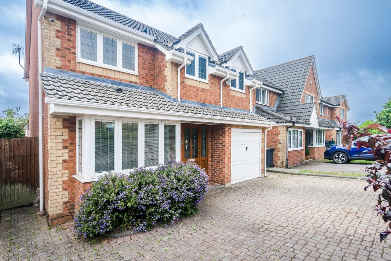 Halsey 4-Bed Premier Contractor Relocator Family Freeparking - B&B Hemel Hempstead