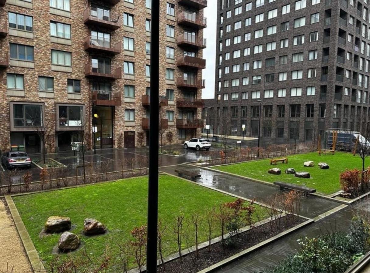 Riverside Homestay for London EXCEL, London City Airport, O2 & easy Access to Central London - B&B North Woolwich