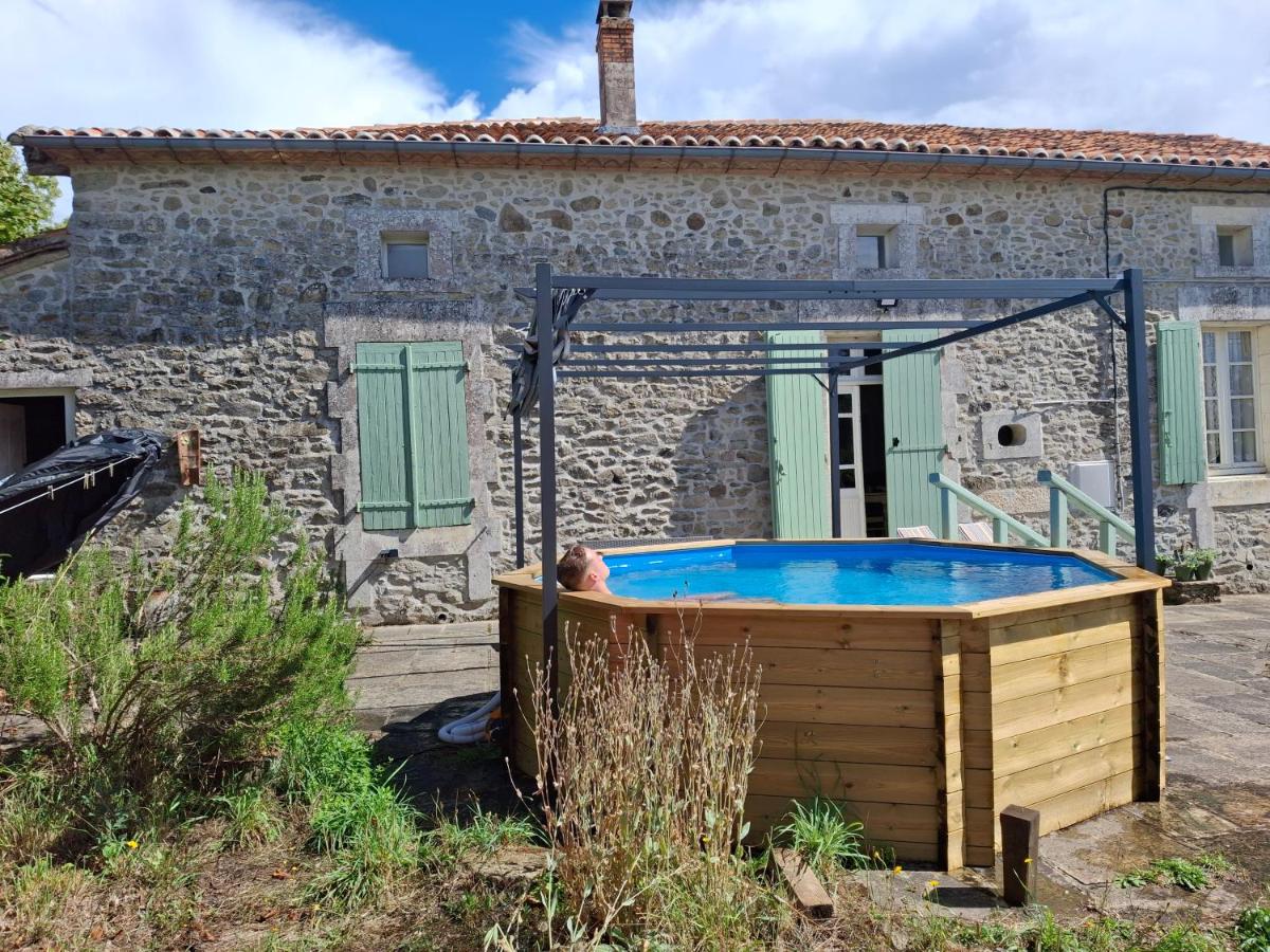 Les Volets Verts, ROUSSINES, CHARENTE, 16310 FRANCE - Ferienwohnung Roussines