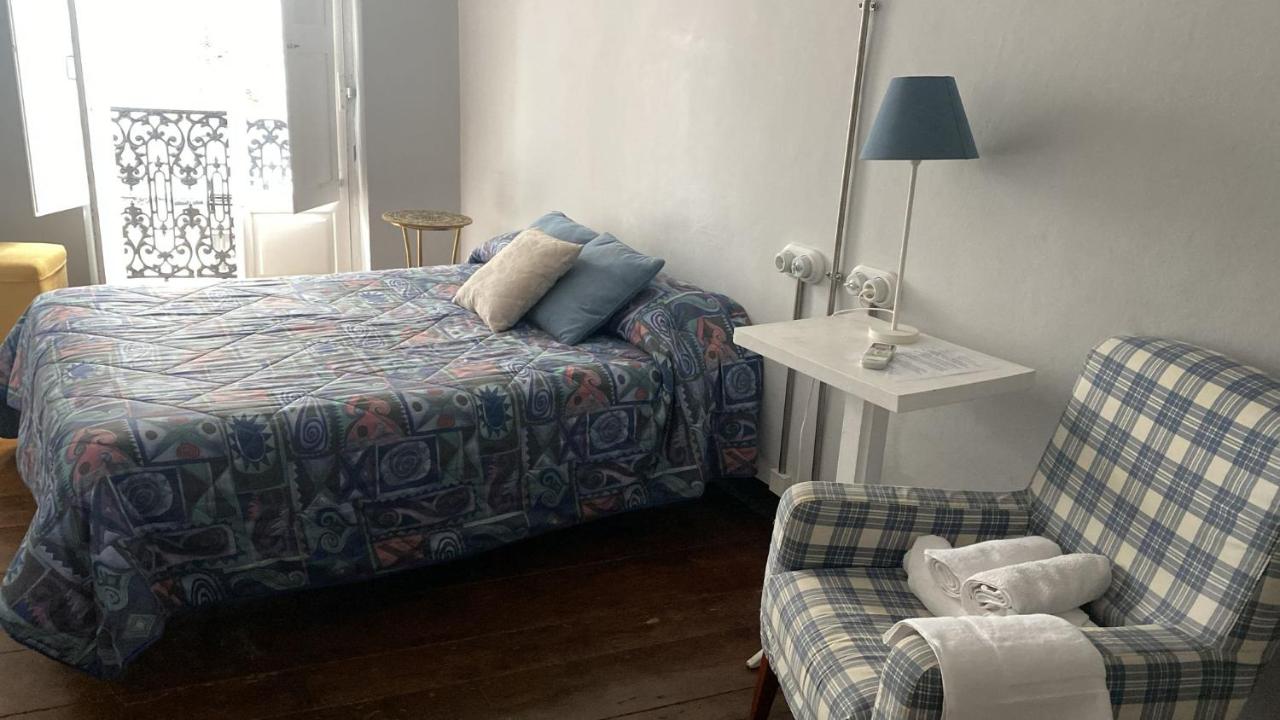 Camera Doppia con Letti Singoli e Bagno in Comune