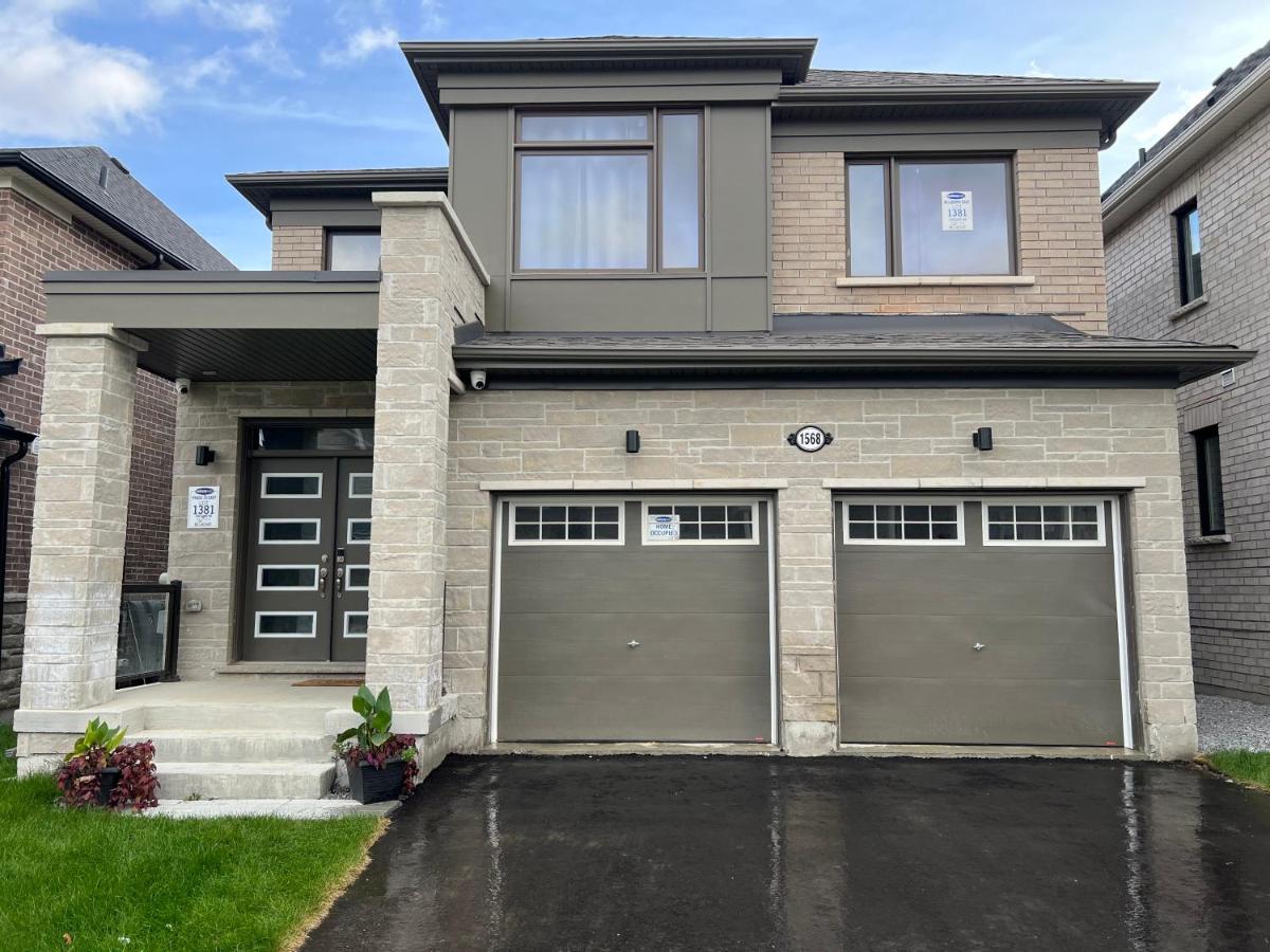 4 bedroom Pickering home - B&B Pickering