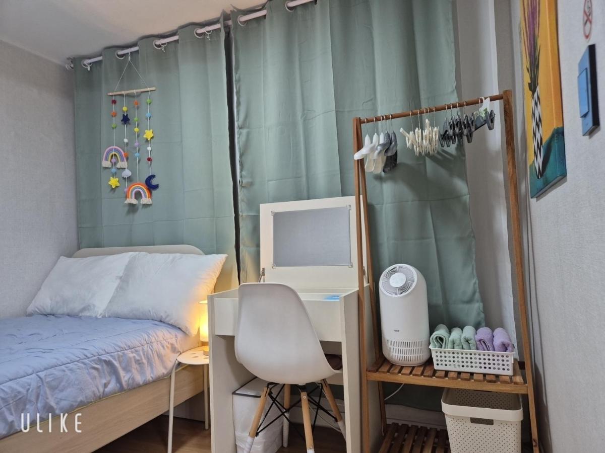 Single Room with Shared Bathroom