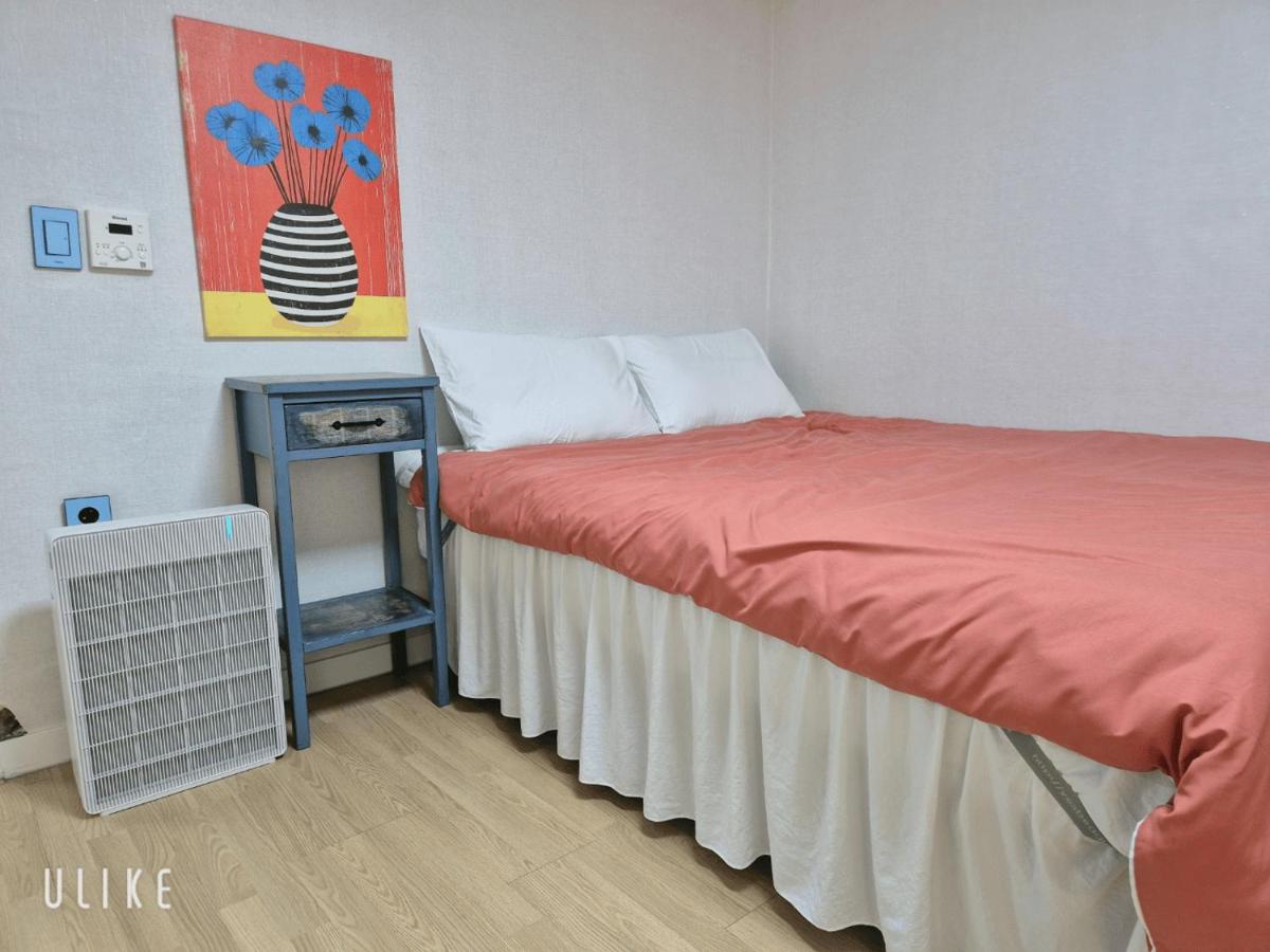 Basic Double Room with Shared Bathroom