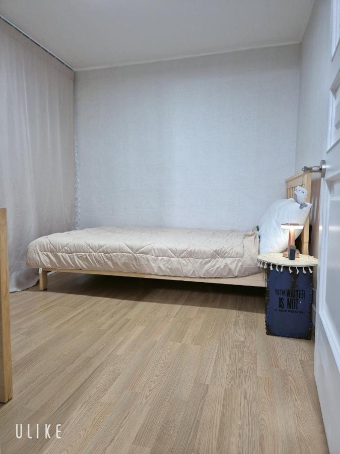 Single Room with Shared Bathroom