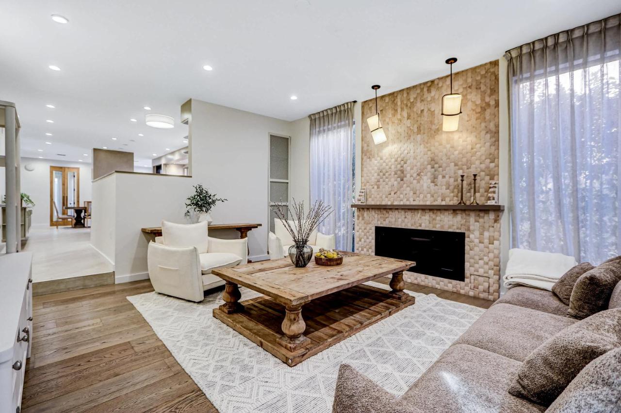 Modern LA Villa 5BR Home with Private Pool & Yard - Bed and Breakfast Los Angeles