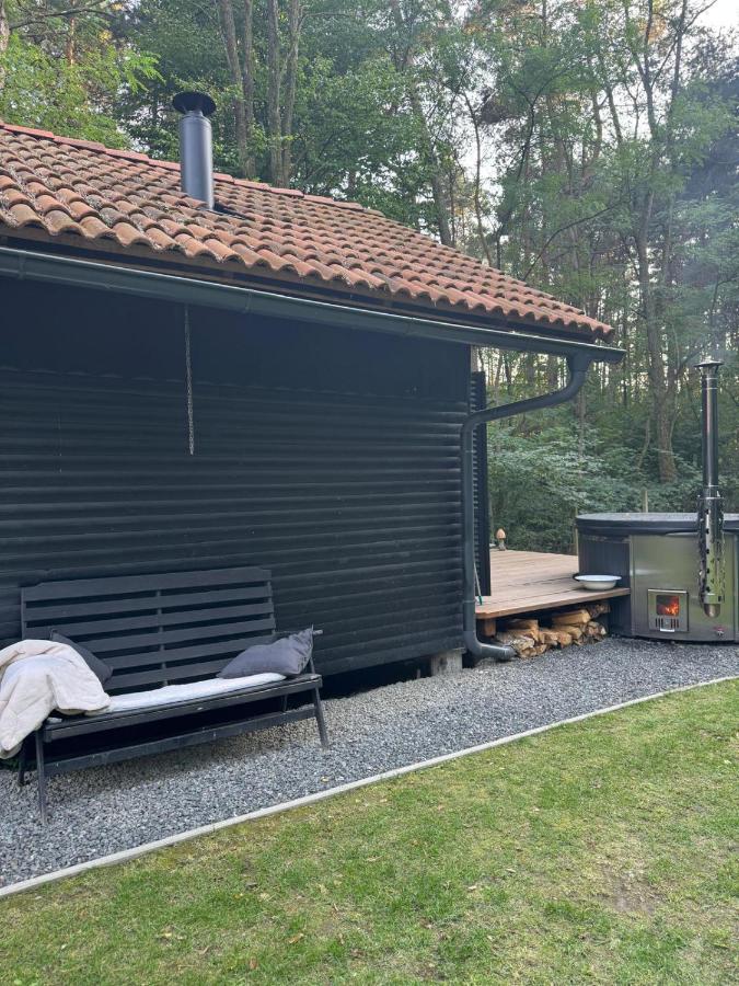 Forest Cabin Nest-Family Retreat for 7 with Sauna & Hot tub - Chambres d'hôtes Gornji Mihaljevec