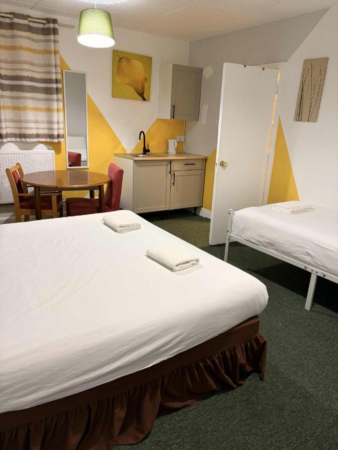 Ground Floor Studio Apartment in Gosport, Free Private Parking - B&B Gosport