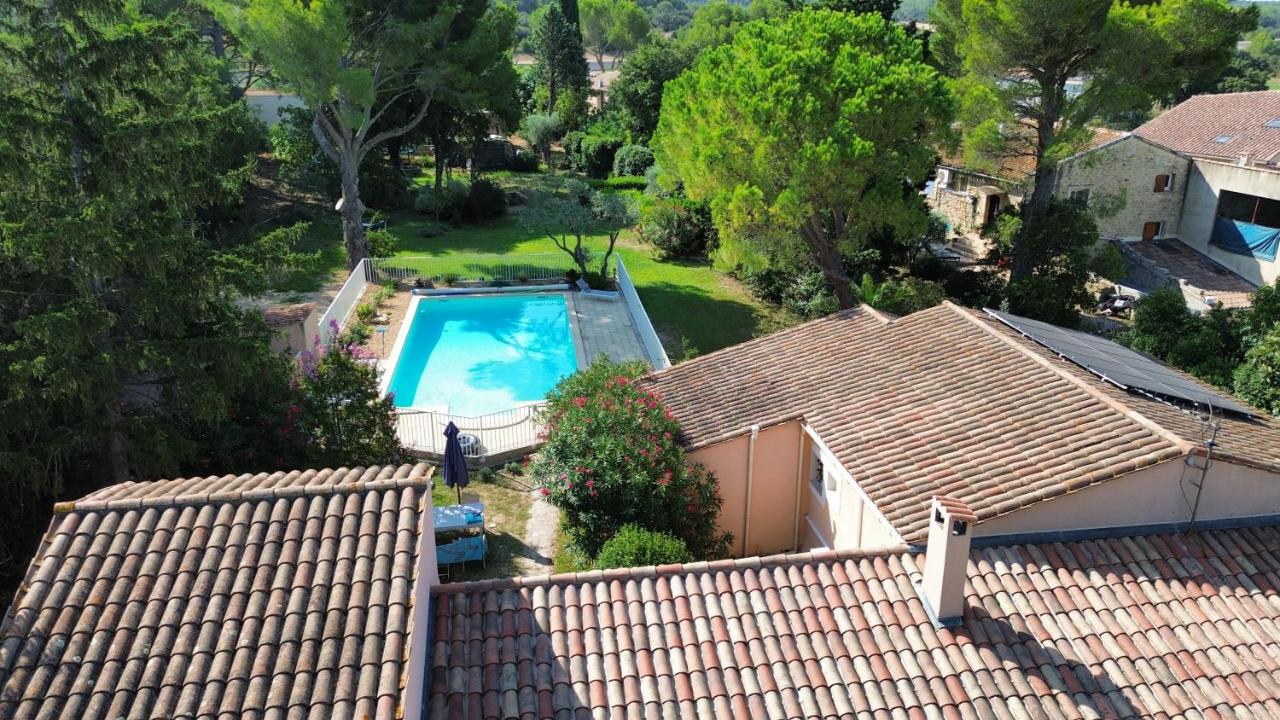 Gite 5 pers en Provence avec grand jardin & piscine partagés - 5 people holiday home with shared swimming pool & garden in Provence - Chambres d’hôtes Cornillon-Confoux