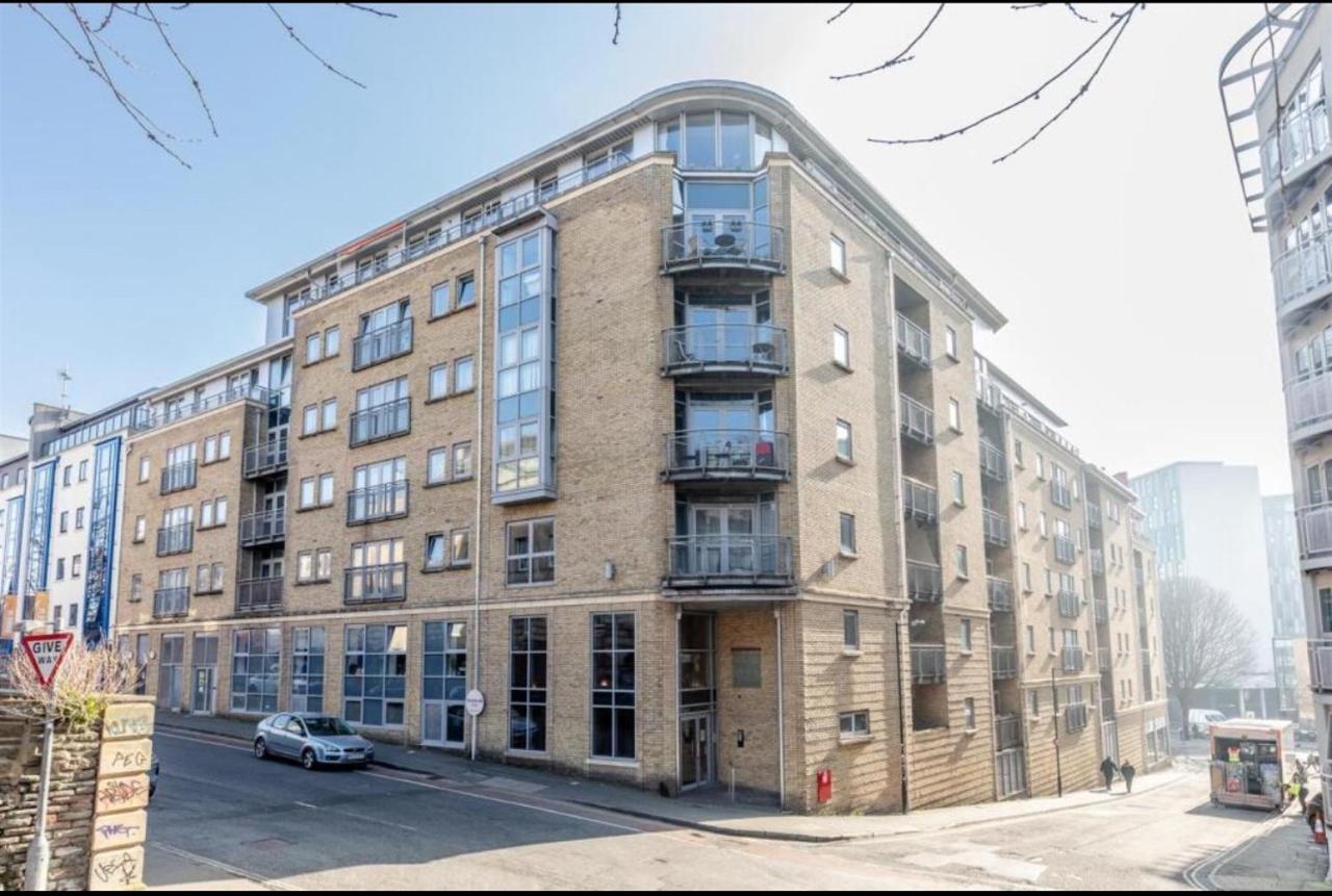 2 Bedroom City Centre garden flat with Secure Parking - Bed and Breakfast Bristol