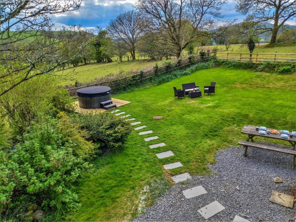 4 Bed in Llandovery 82440 - Bed and Breakfast Llanfair-ar-y-bryn