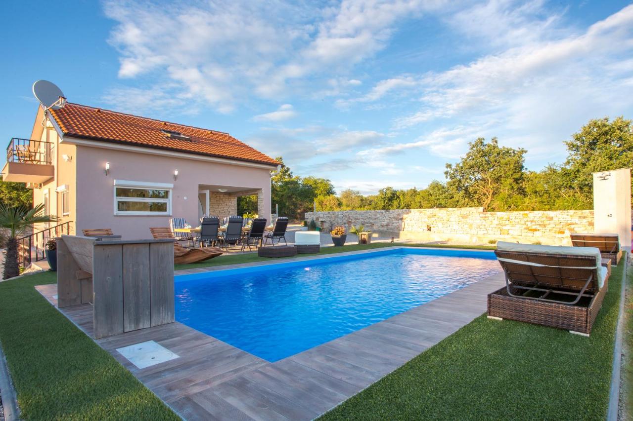 Galizana Peaceful Vacation home - B&B Gallesano