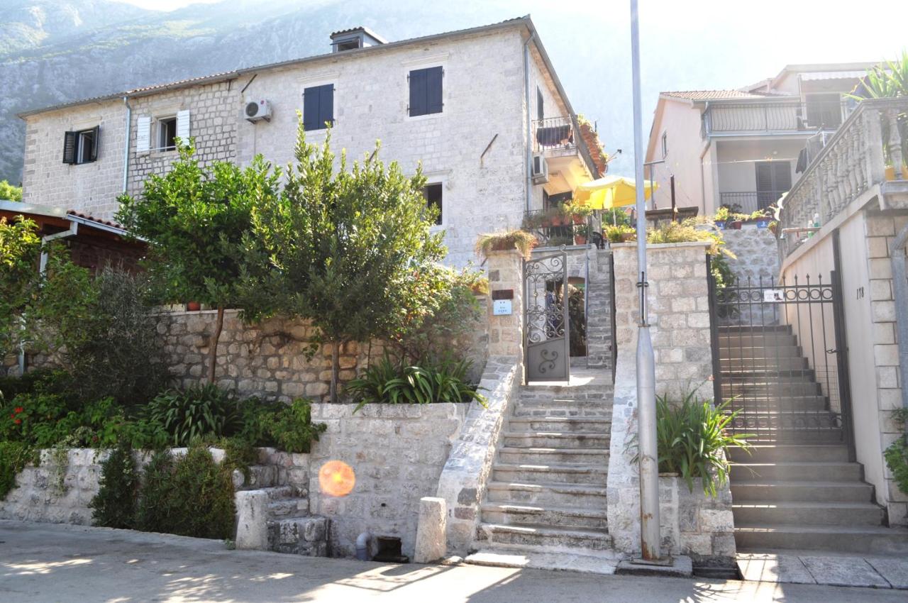 Captain's House in Dobrota - B&B