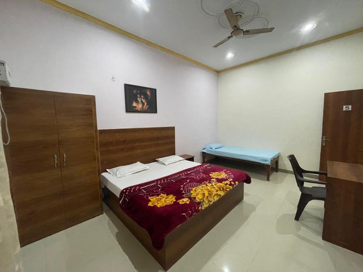 Camera Matrimoniale Deluxe (2 Adulti + 1 Bambino)