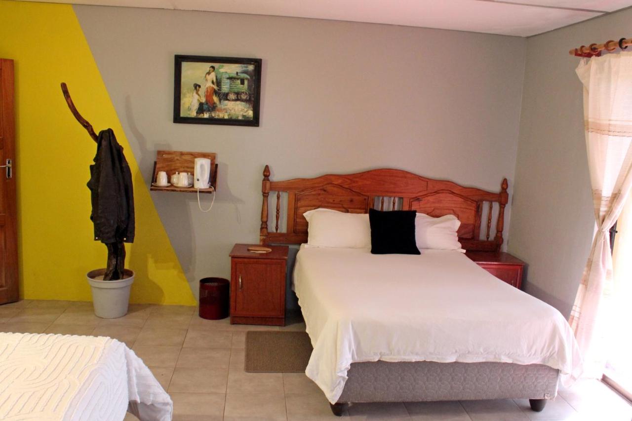 Family Room with Garden View