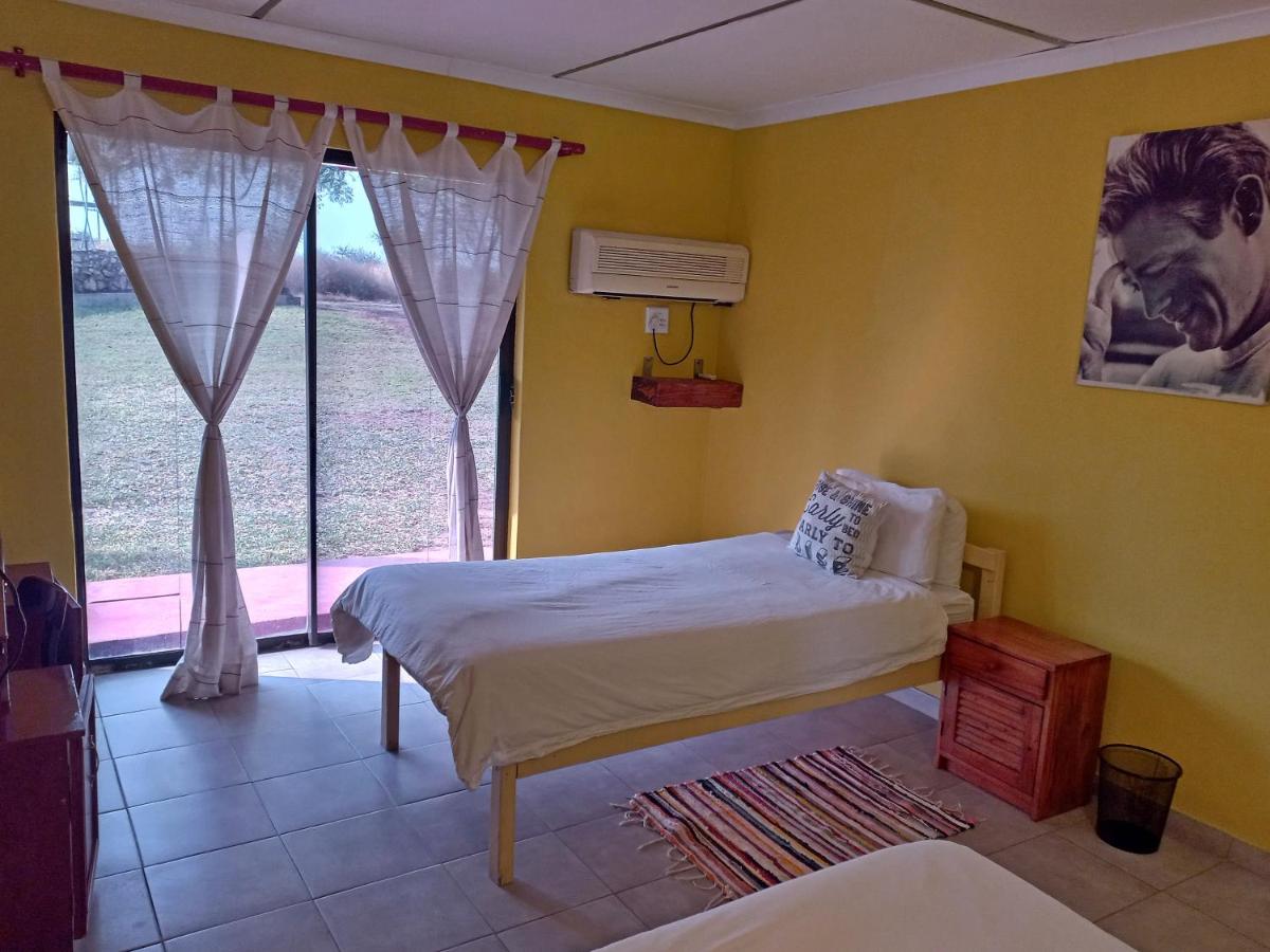 Family Room with Garden View