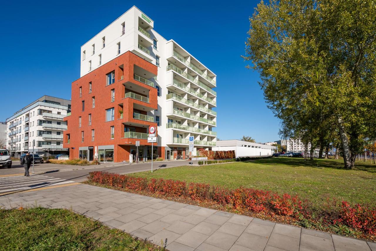 Metro Młociny Deluxe Apartment by BookingHost - B&B Warsaw