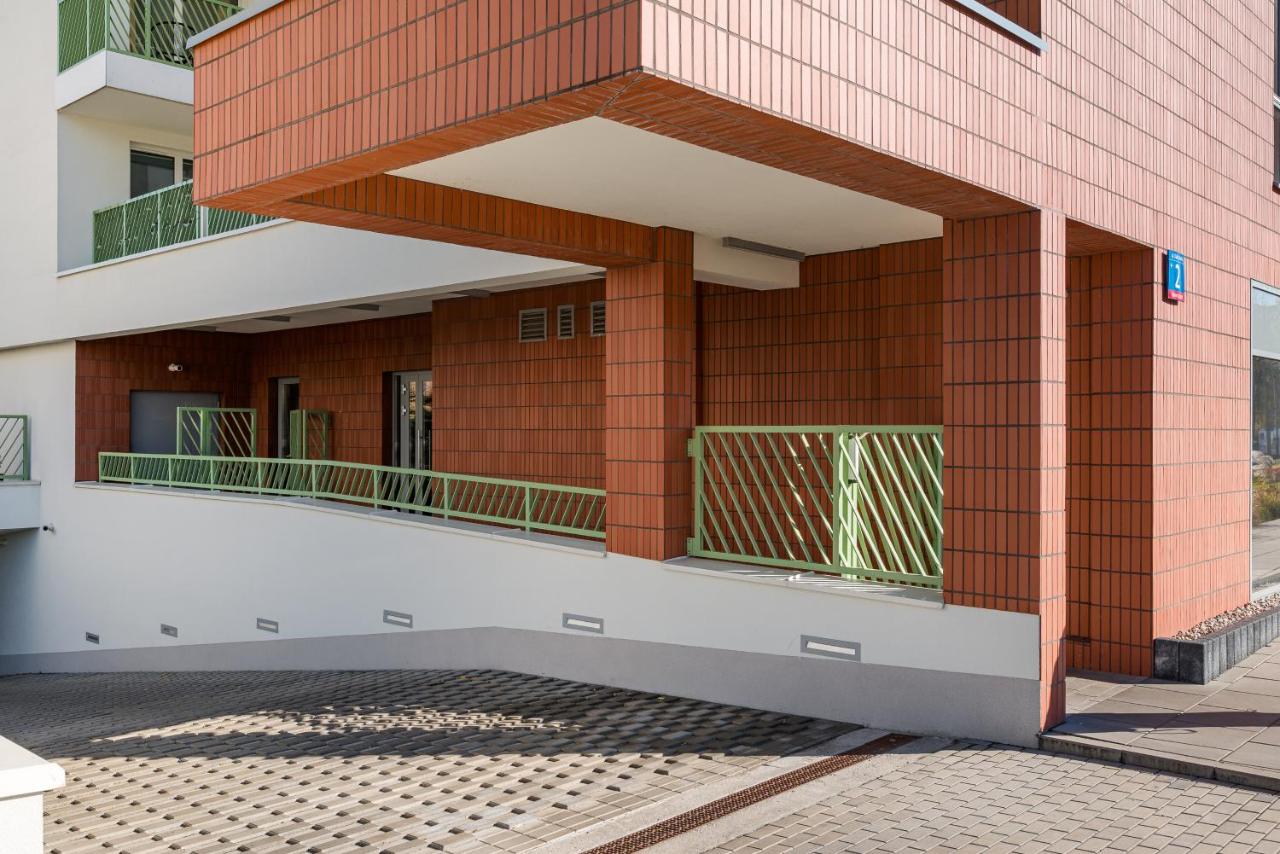 Metro Młociny Deluxe Apartment by BookingHost - B&B Warsaw