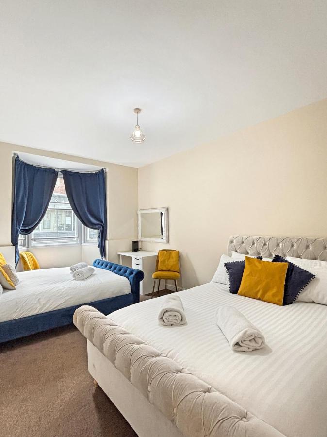 Spacious Central Ground Floor Sleeps 6 - Newark Town Centre - Free Parking - Amaya Twelve - Ferienwohnung Newark on Trent