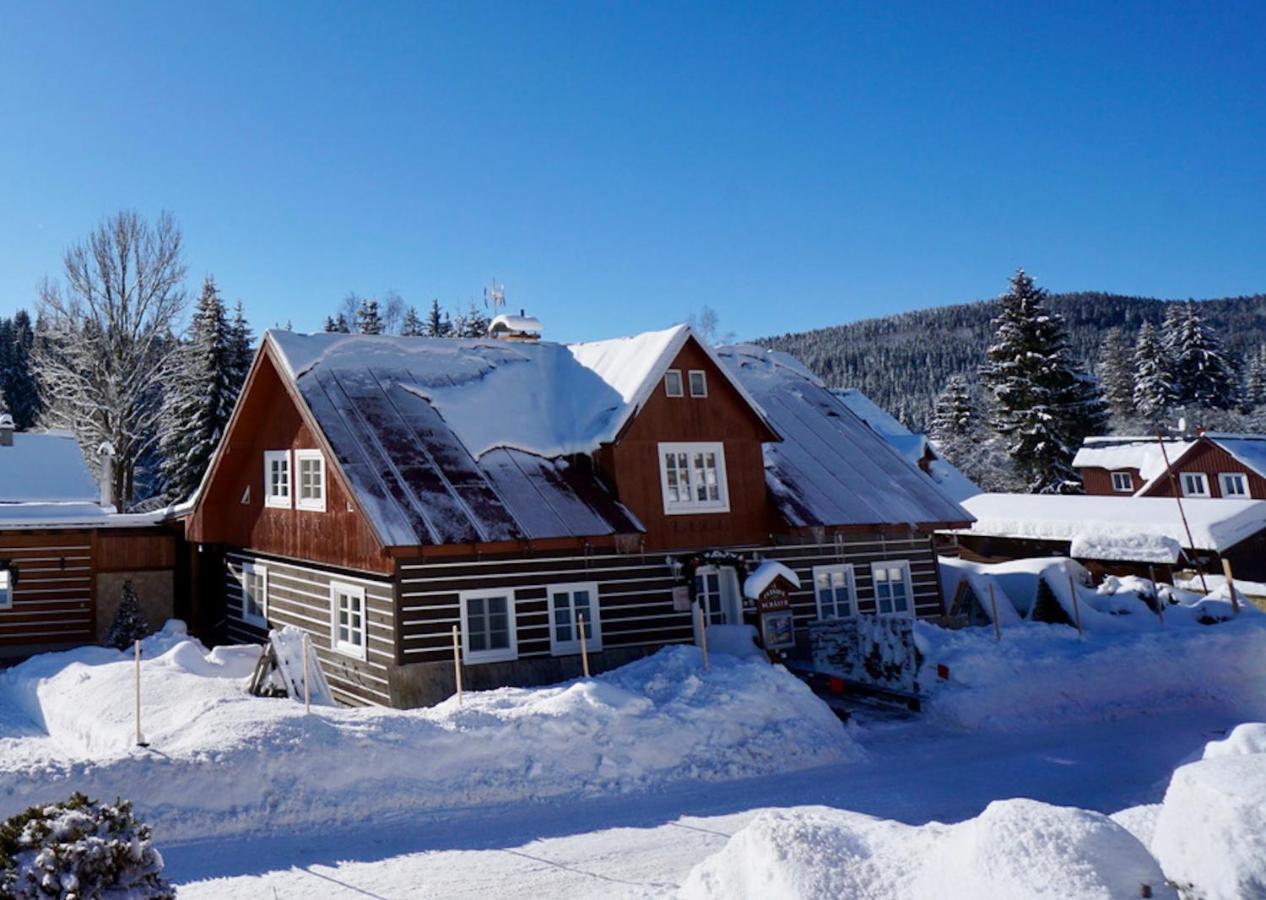 Chalet Schäfer s vyhřívaným bazénem se slanou vodou a saunou - B&B Harrachov