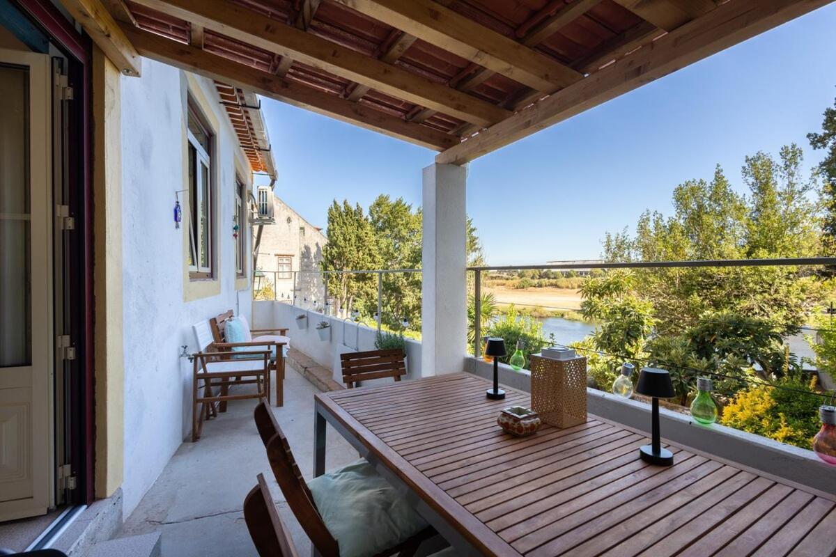 Casa Turquesa Pet-Friendly, Riverfront Home - Chambres d'hôtes Constância