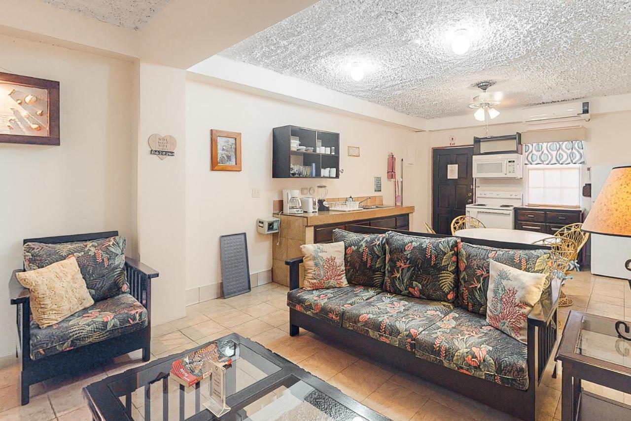 Family Getaway Suite at Hummingbird Home Suites Gold Standard Certified - B&B San Pedro