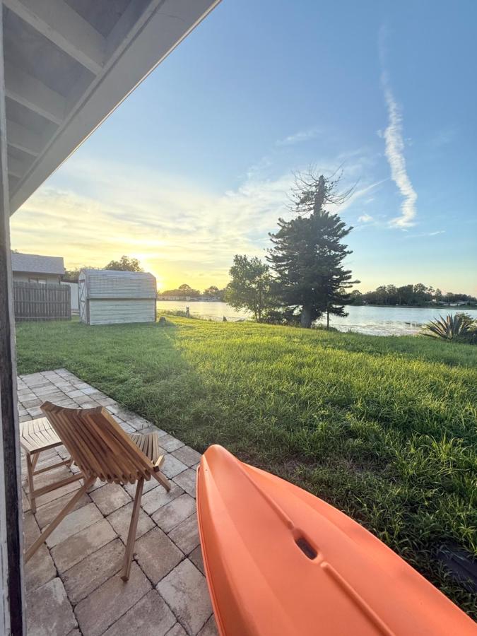 Lake Front Entire Home FL Getaway - Chambres d’hôtes Deltona