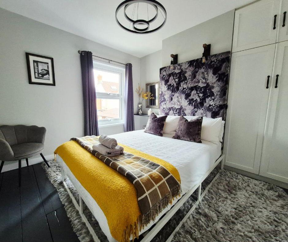 'Shakespeare Cottage' - Free Parking near Salisbury Railway Station & Walk to City - Chambres d'hôtes Salisbury