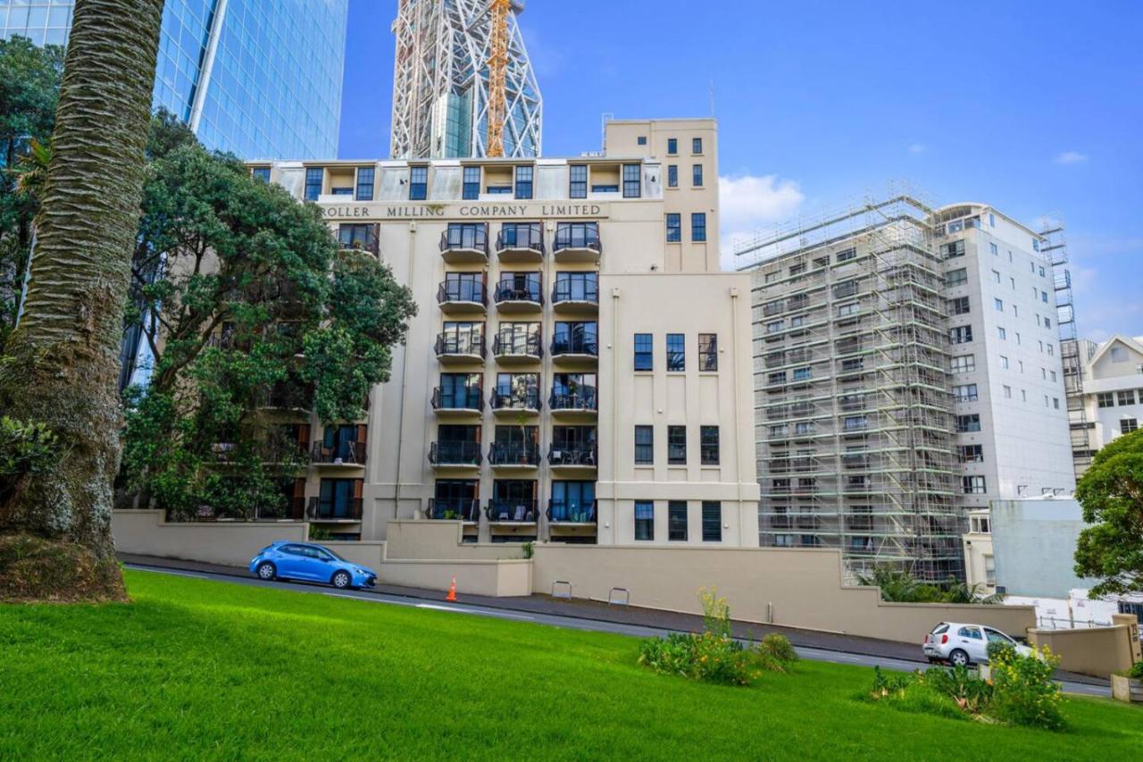 Modern CBD Abode with Lush Balcony - Parking - Gym - Chambres d’hôtes Auckland