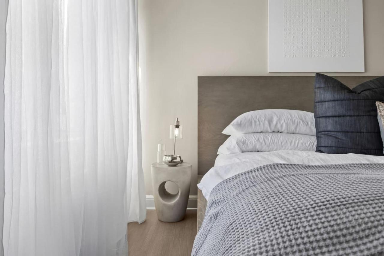 The Sutton - Modern 1BR Apartment near Rosslyn Metro with Free Parking - B&B Arlington